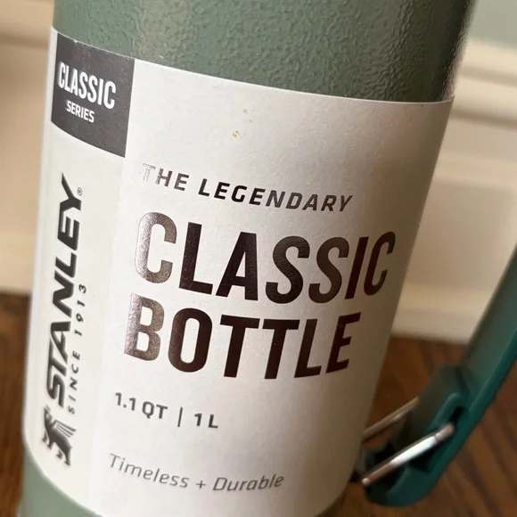 Stanley The Legendary Classic Bottle 1L - Picture 3 of 5